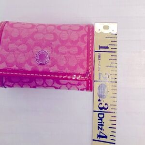 NWOT RARE SIGNATURE COACH PINK CONTACT TRAVEL CASE